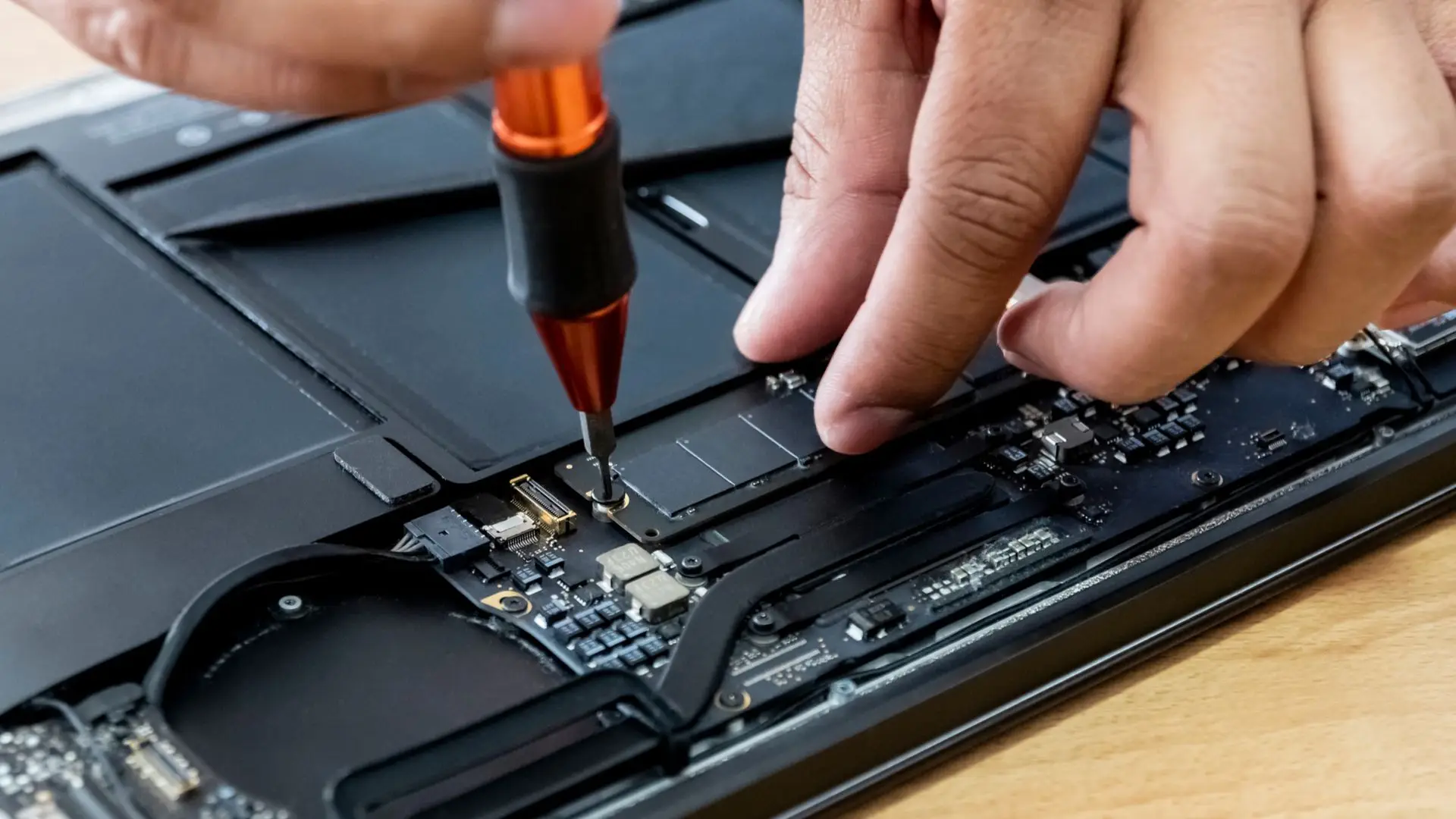 Como instalar um SSD em um notebook – Tecnoblog