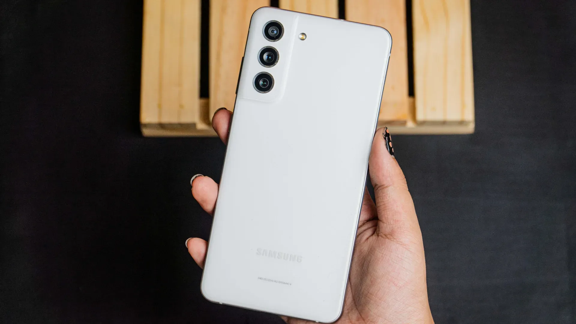 Galaxy S21 FE vs Xiaomi 11T Pro: celular top acessível mais