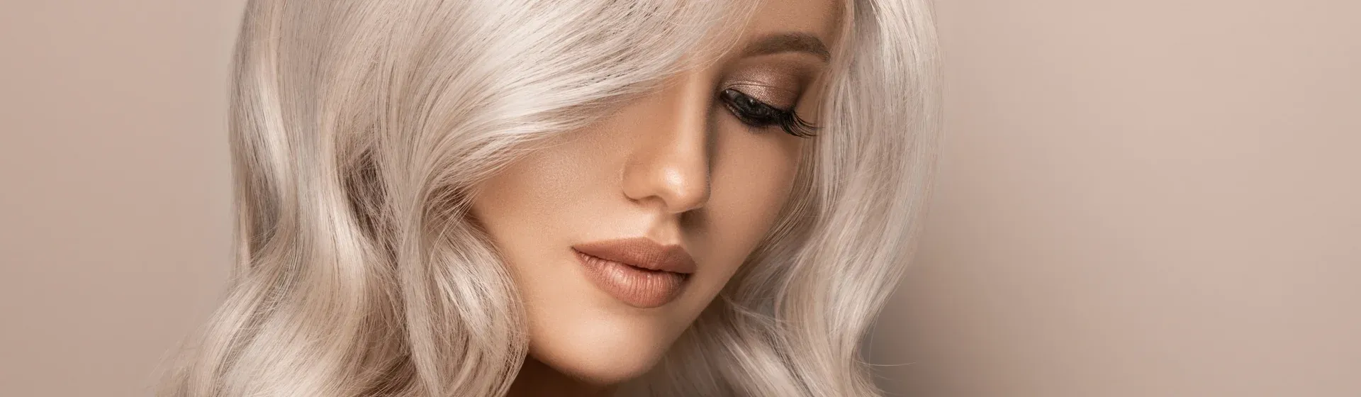 Capa do post: Cabelo platinado: 5 dicas e produtos indispensáveis para fios saudáveis