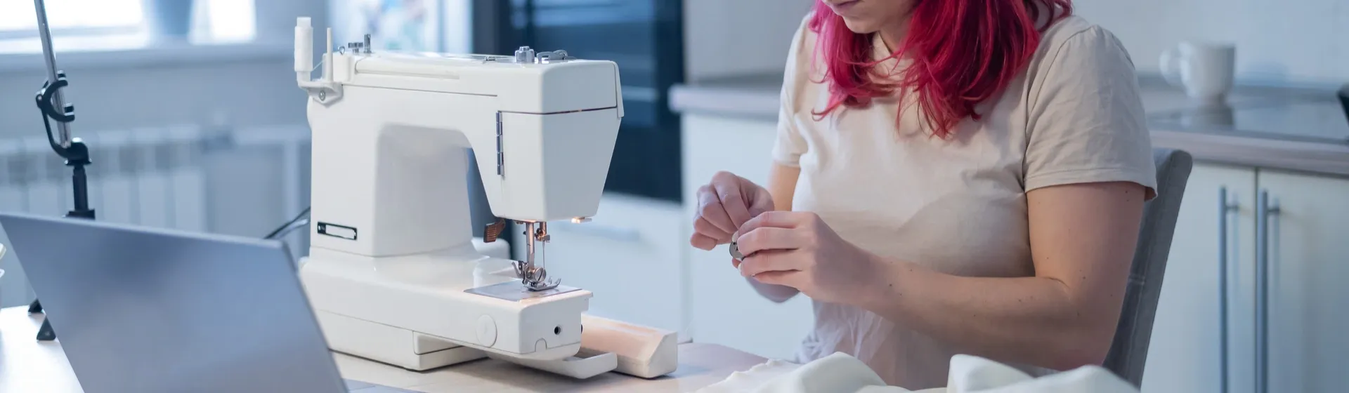 Capa do post: Melhor máquina de costura reta para comprar em 2022
