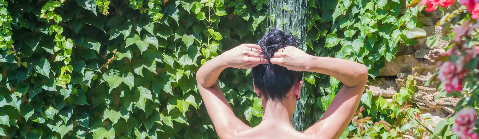 Capa do post: Progressiva de chuveiro: 7 produtos para alisar os cabelos em casa