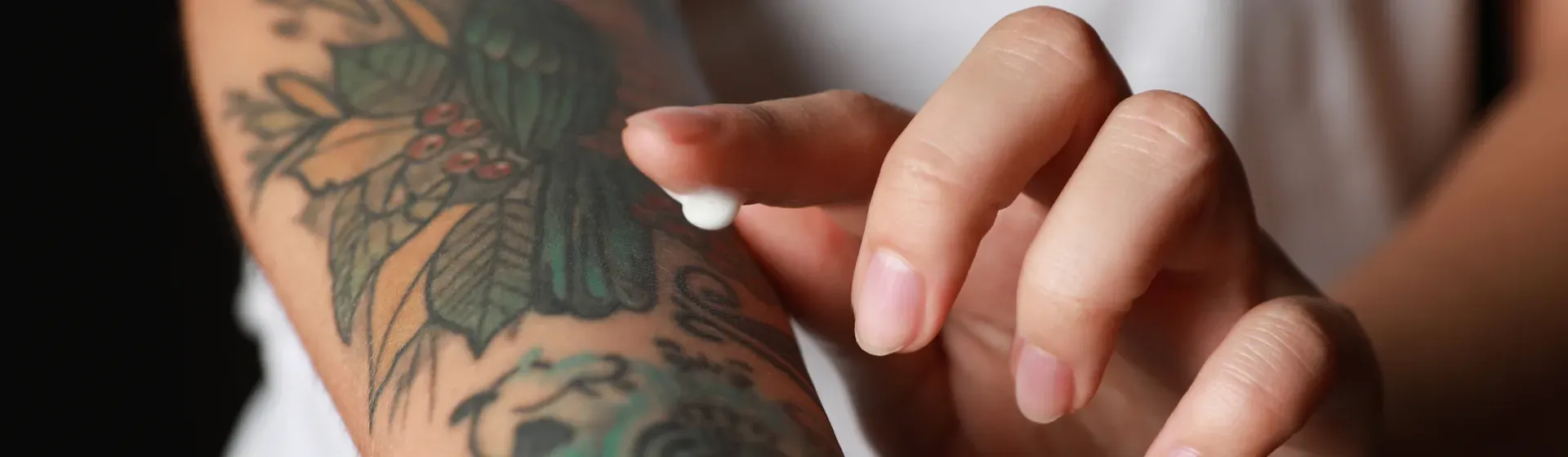 As tatuagens nas mãos desbotam mais rápido? Uma tatuadora explica