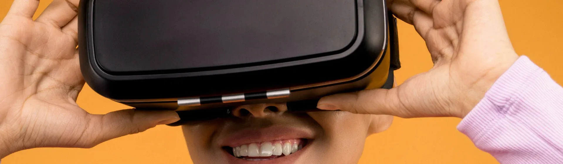 Os Sinais Da Realidade Virtual Ajustaram-se Para Os Jogos 3D E O