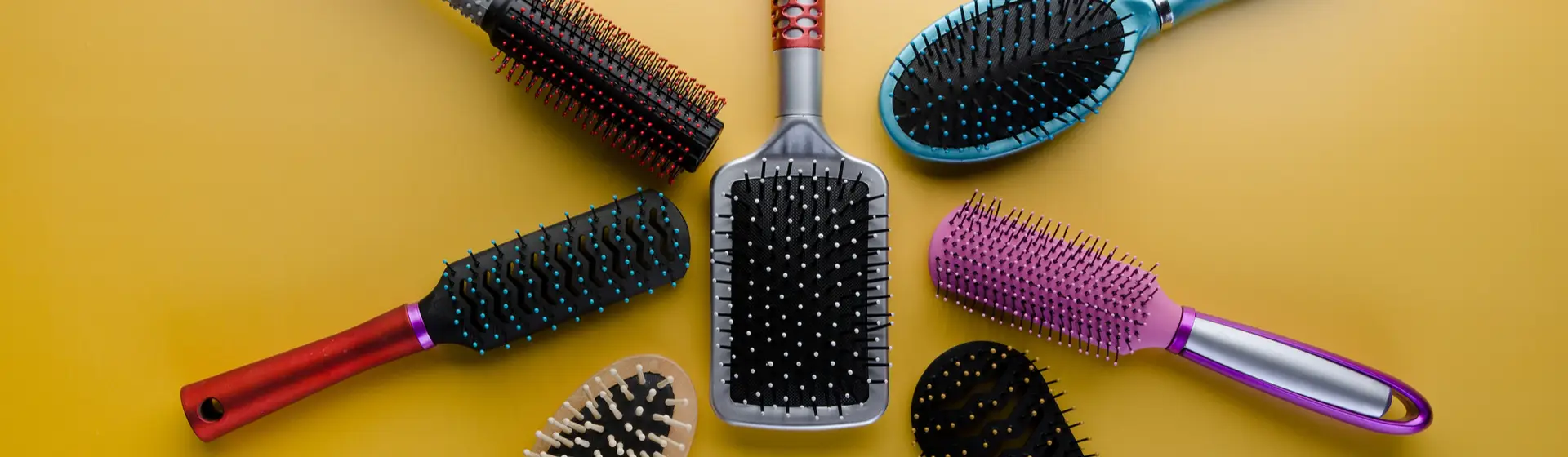 Capa do post: Escova de cabelo é tudo igual? Entenda as diferenças e quando usar cada uma