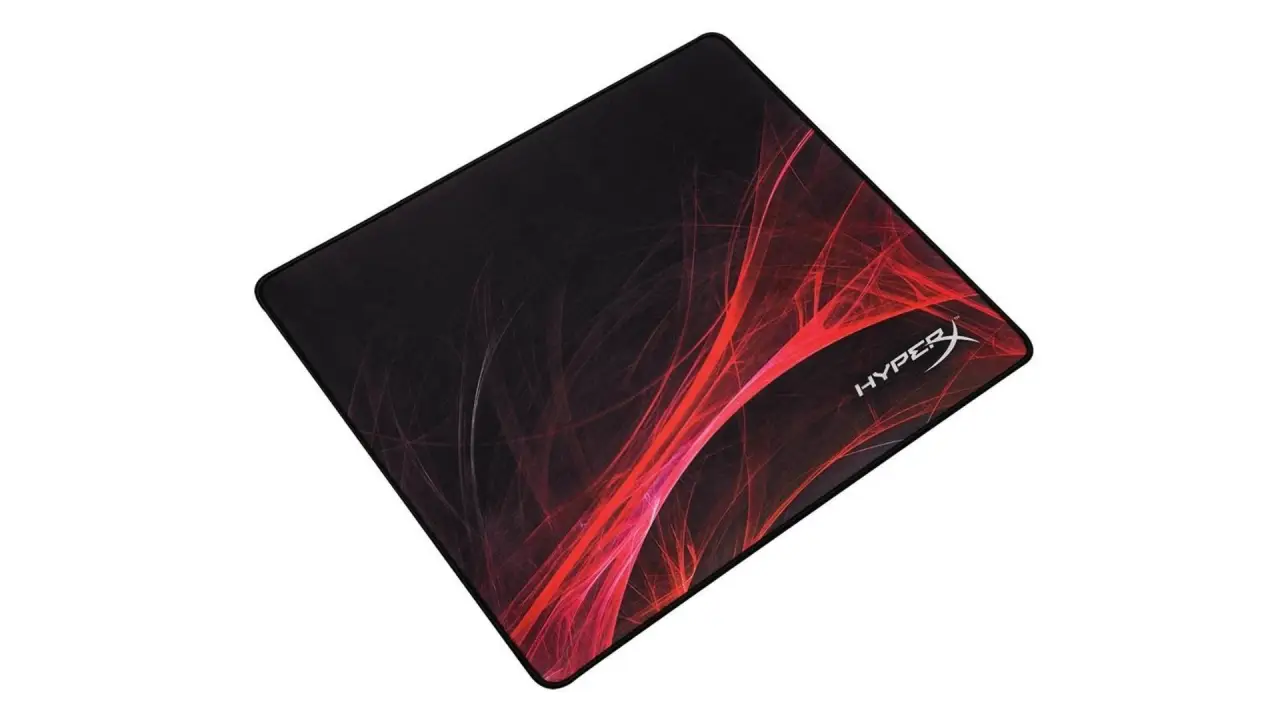 Um mouse pad HyperX Fury S indicado para quarto gamer simples