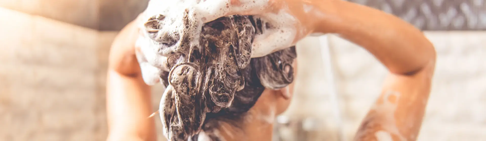 Capa do post: Shampoo Joico: 8 opções para limpar, hidratar e nutrir os fios
