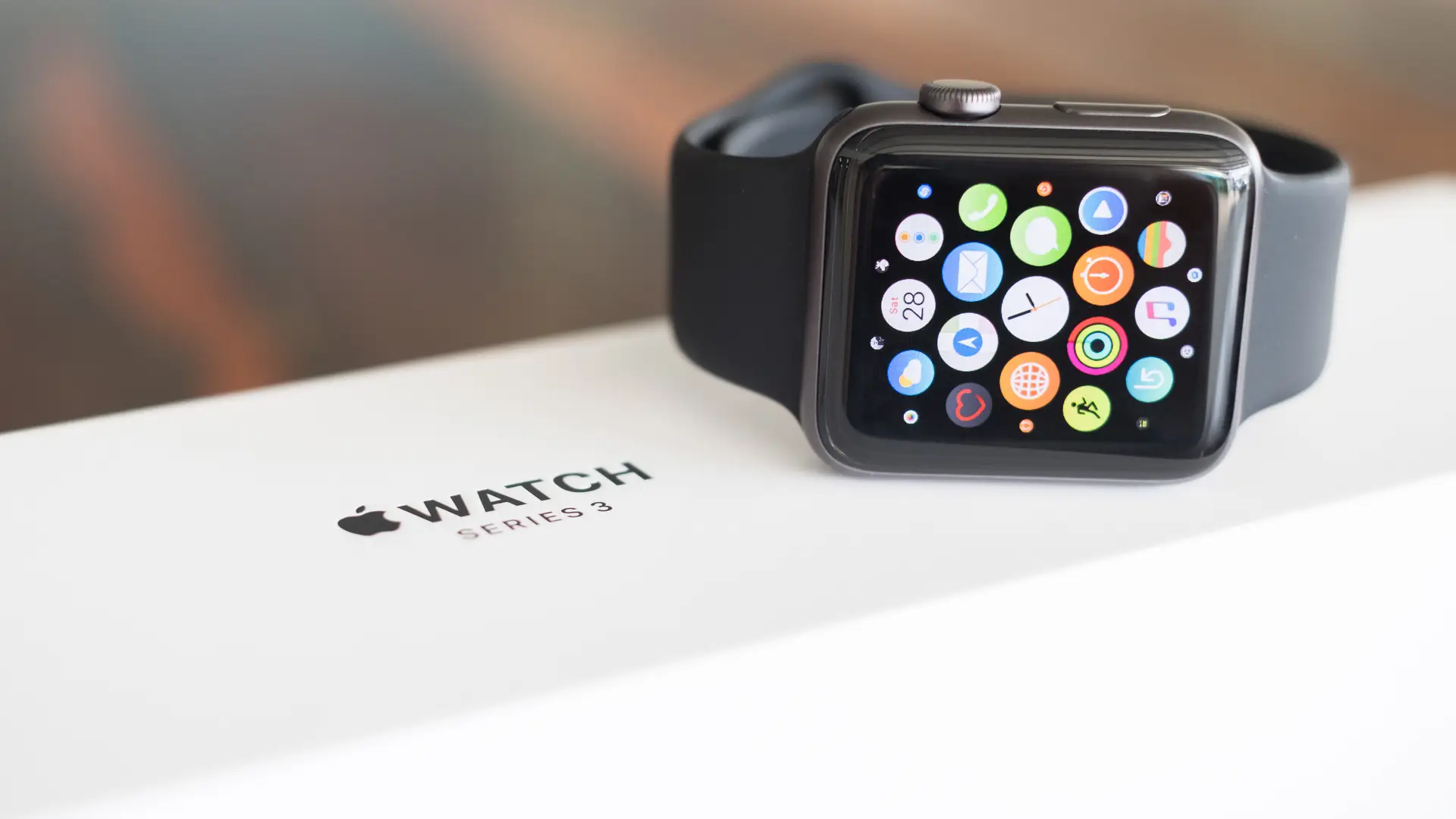 Apple Watch 3 com pulseira preta de silicone
