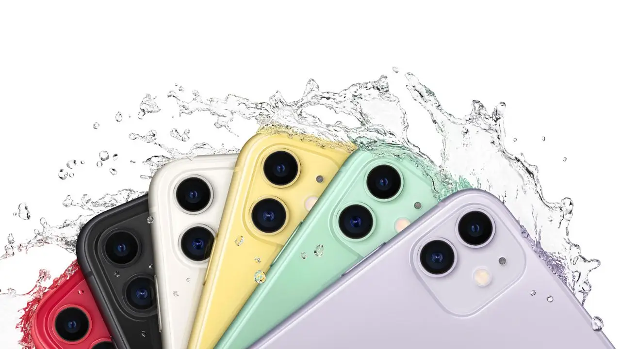Seis opções de cores iPhone 11 lado a lado com respingos d'água