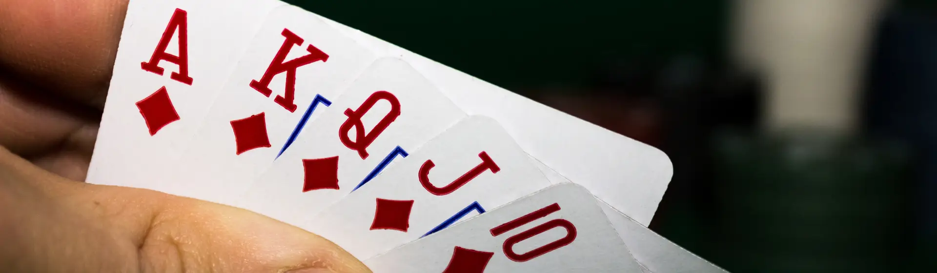Cartas usadas para diferentes jogos de baralho em destaque