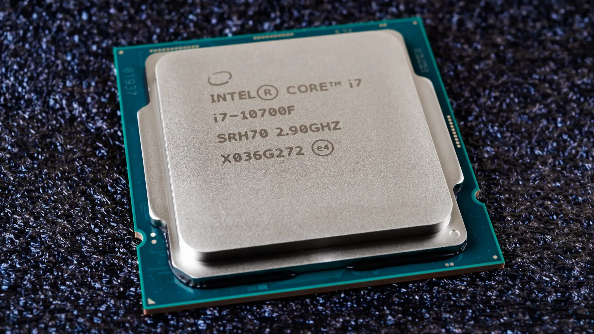  Um processador i7 10ª geração como destaque na imagem