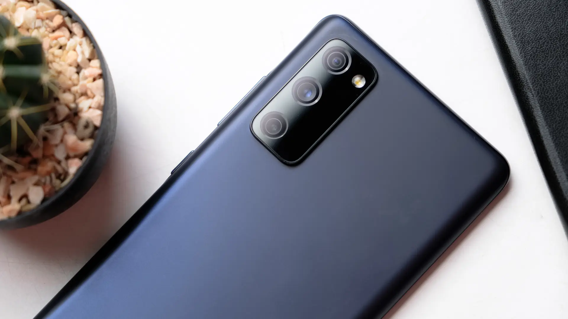 Imagem das câmeras do Galaxy S20 FE