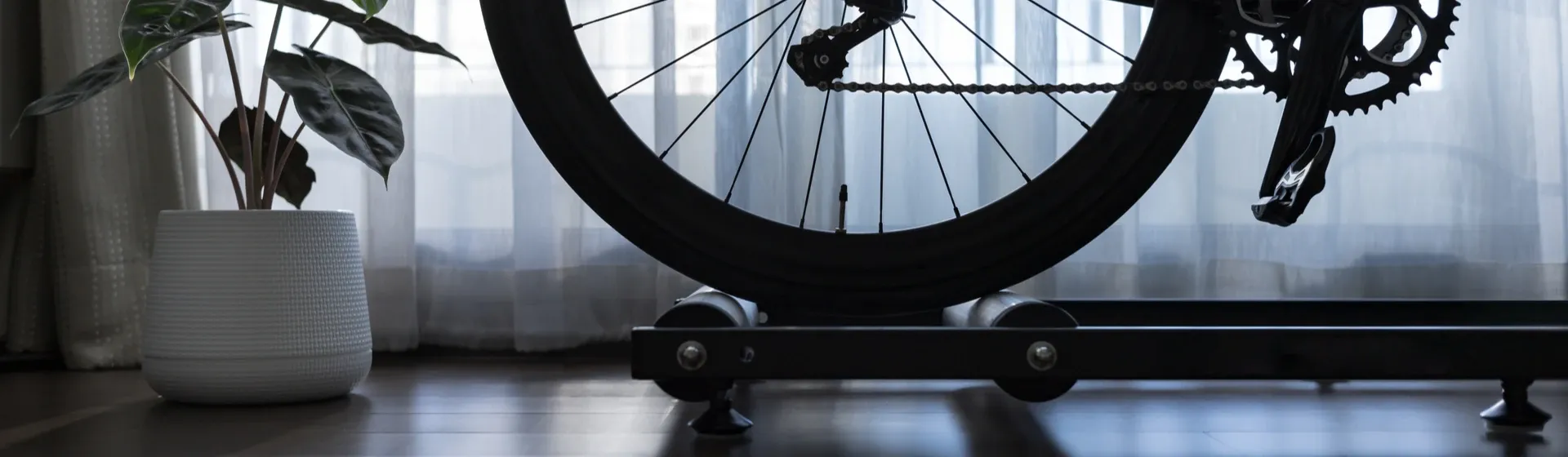 Rolo de treino bike: o que é e como usar? Conheça 6 melhores opções