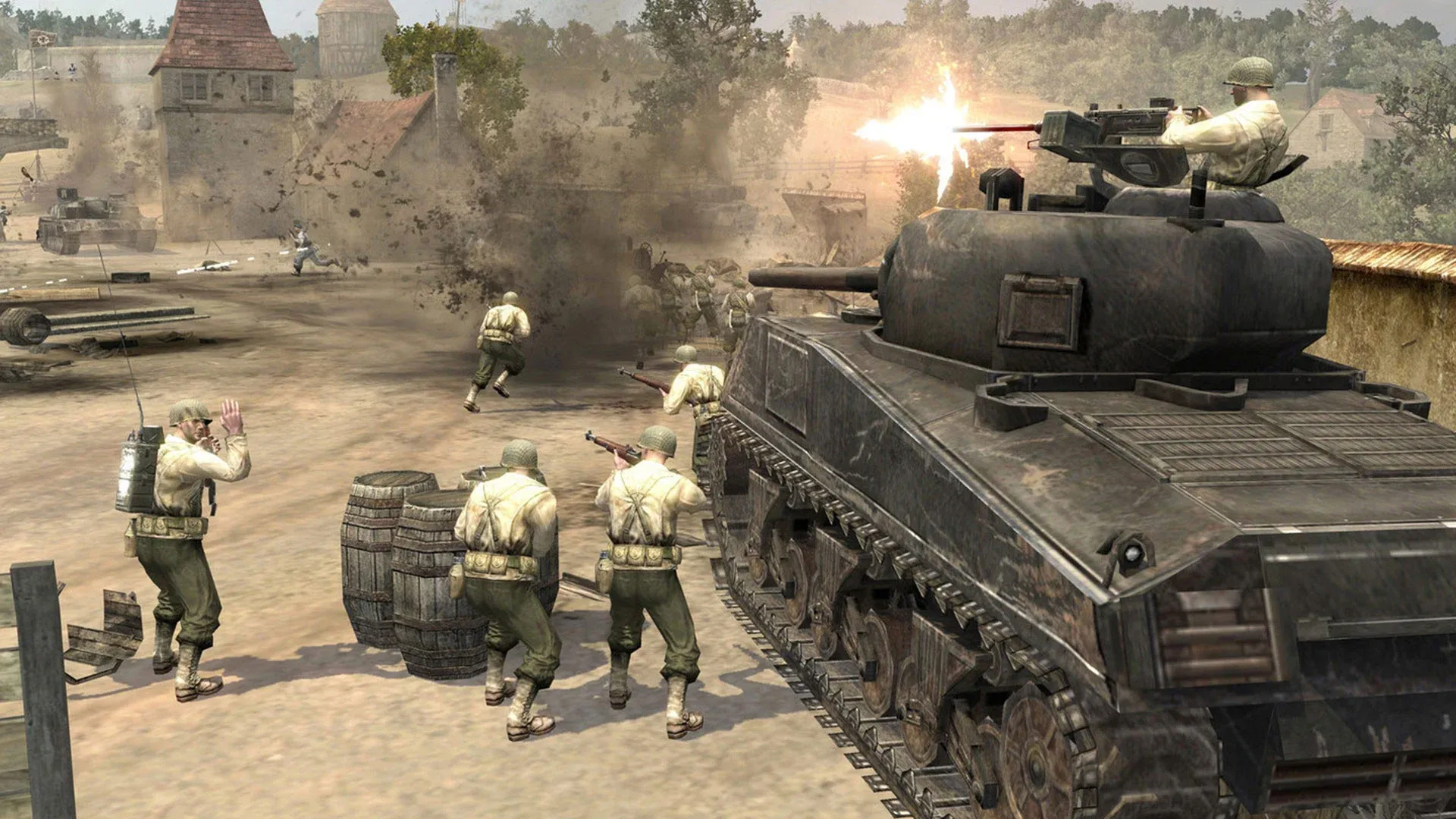Imagem do jogo Company of Heroes com vários soldados do lado esquerdo mirando e um tanque do lado direito em meio a um campo de batalha devastado