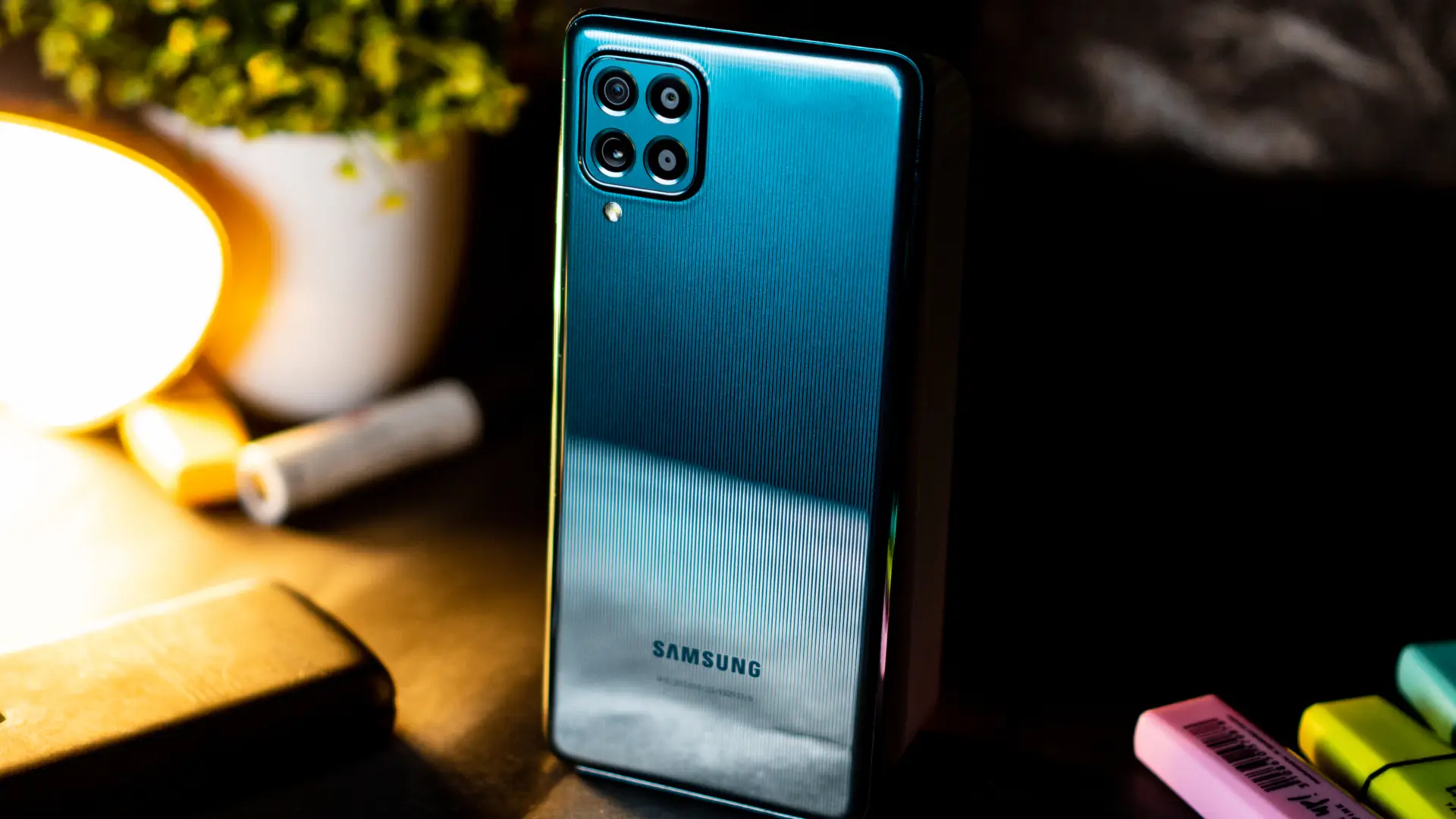 Traseira do Galaxy M62 azul