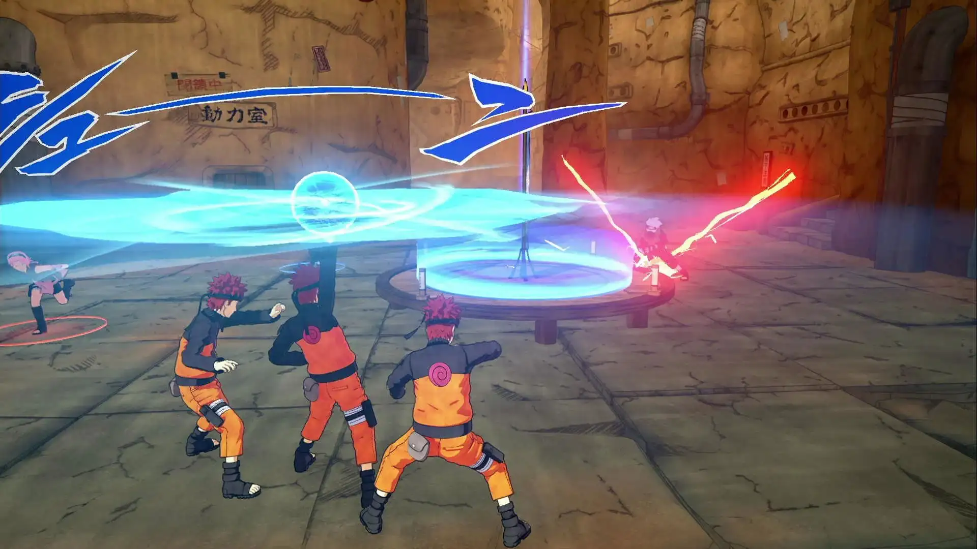 Imagem do jogo Naruto to Boruto: Shinobi Striker na qual três clones de Naruto preparam um ataque contra Kakashi no time adversário que defende um ponto de interesse marcado com uma luz azul