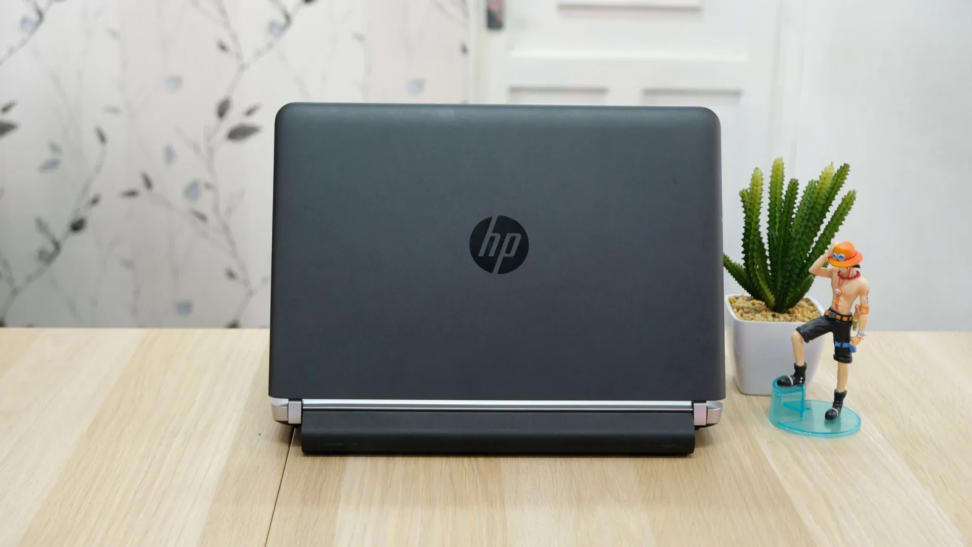 Dispositivo HP exemplificando as melhores marcas de notebook