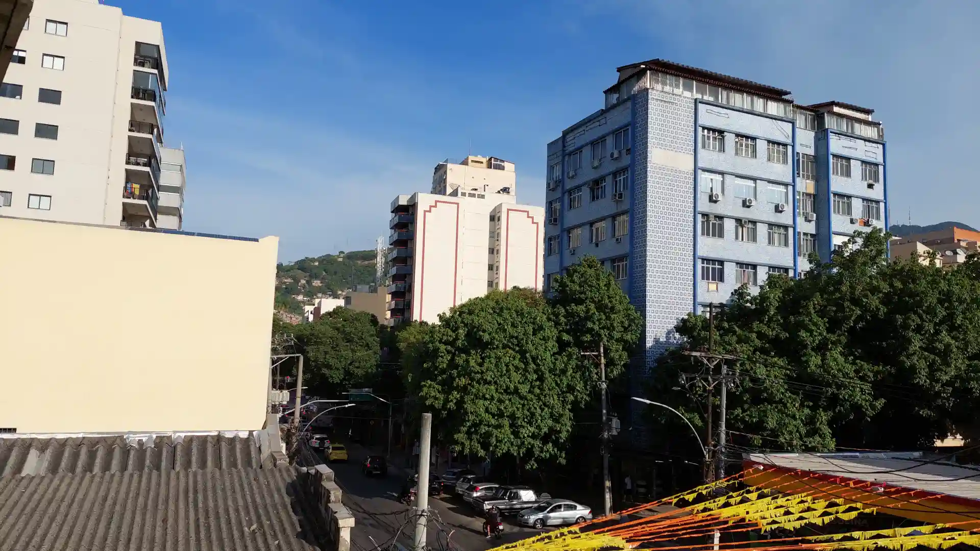 Foto de uma paisagem urbana tirada pelo A52 convencional