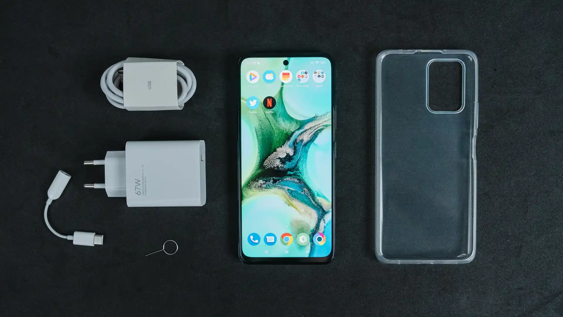 Celular, carregador, capa e outros itens que acompanham Poco X3 GT