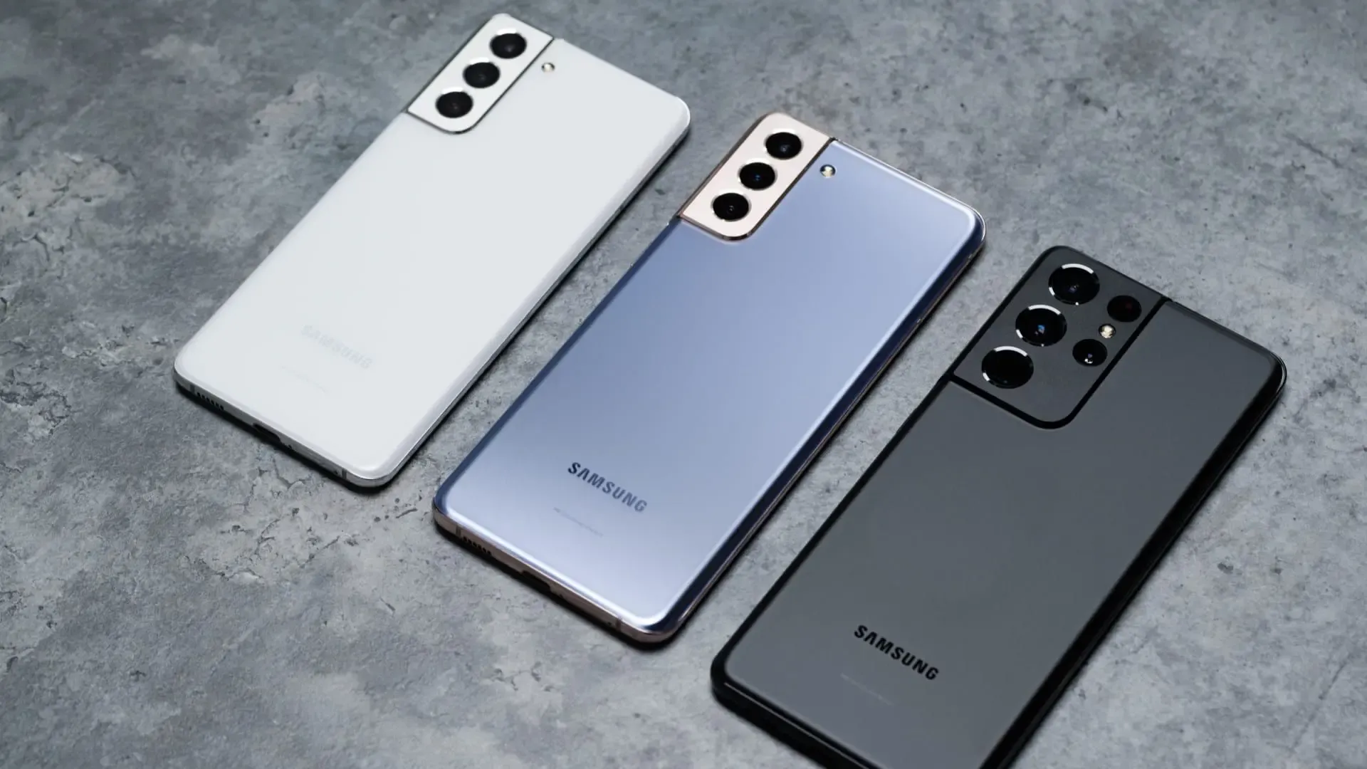 Três aparelhos da marca de celular Samsung