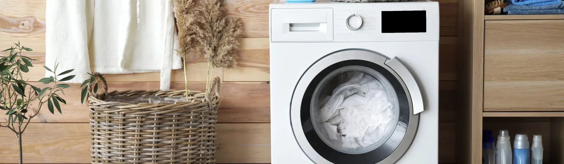 De quanto espaço necessita para a máquina de lavar roupa/
