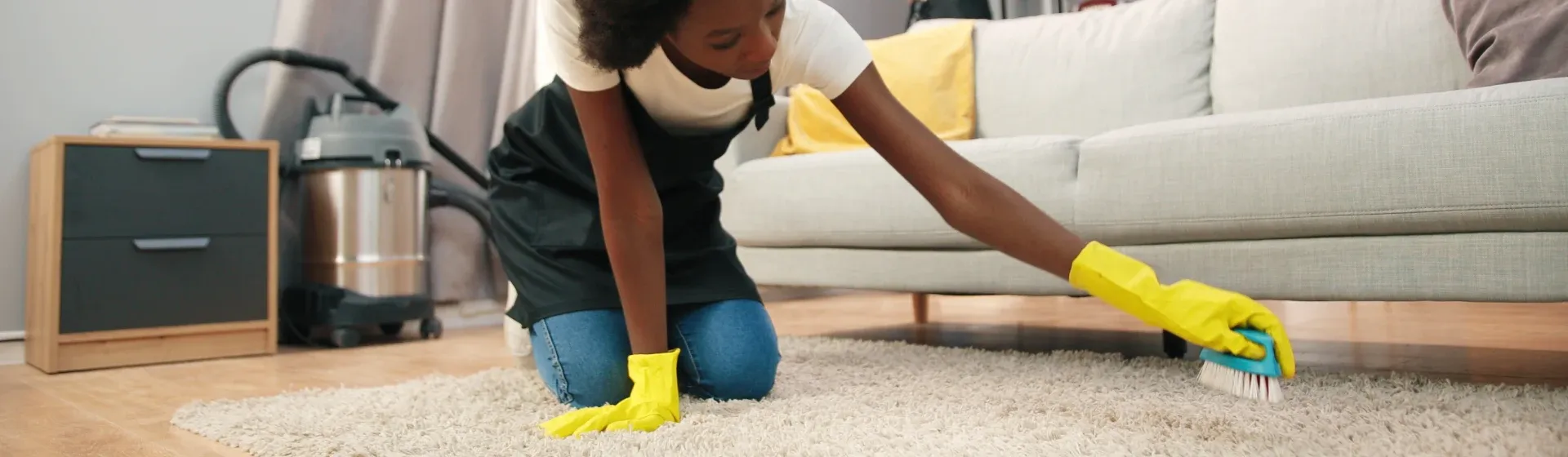 Capa do post: Como lavar tapete: confira o passo a passo