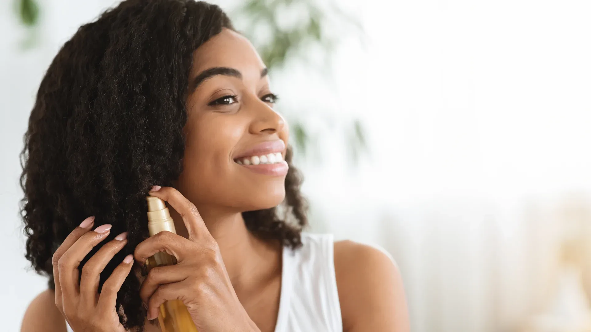 Saiba como deixar o cabelo cacheado bonito com técnicas diferentes