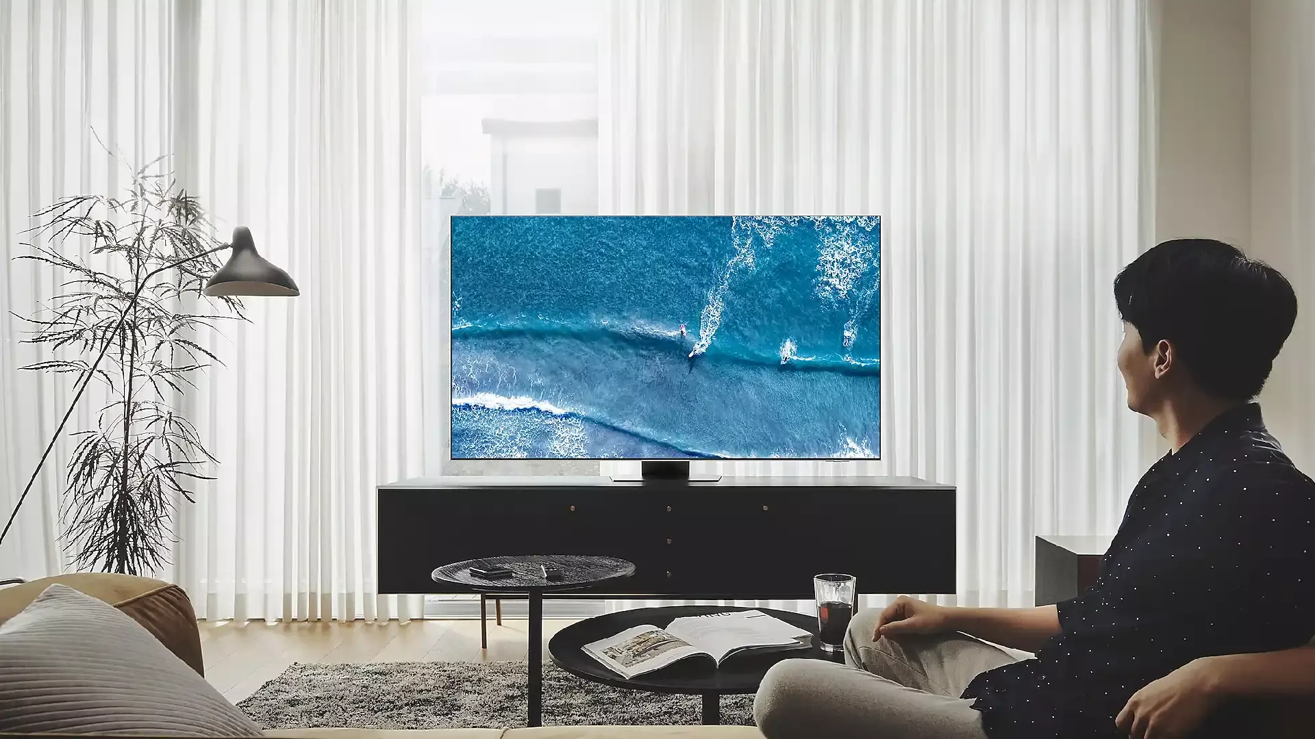 TV Samsung em uma sala de estar