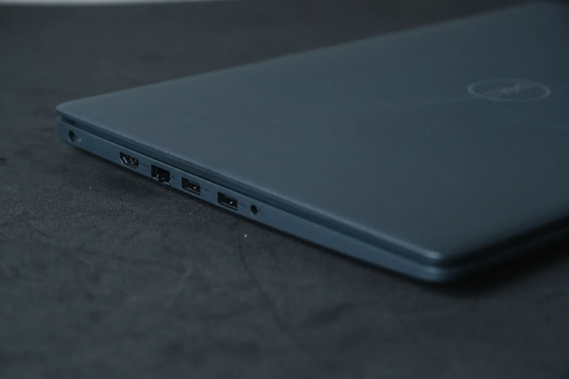 Conexões do notebook Dell Inspiron 3000