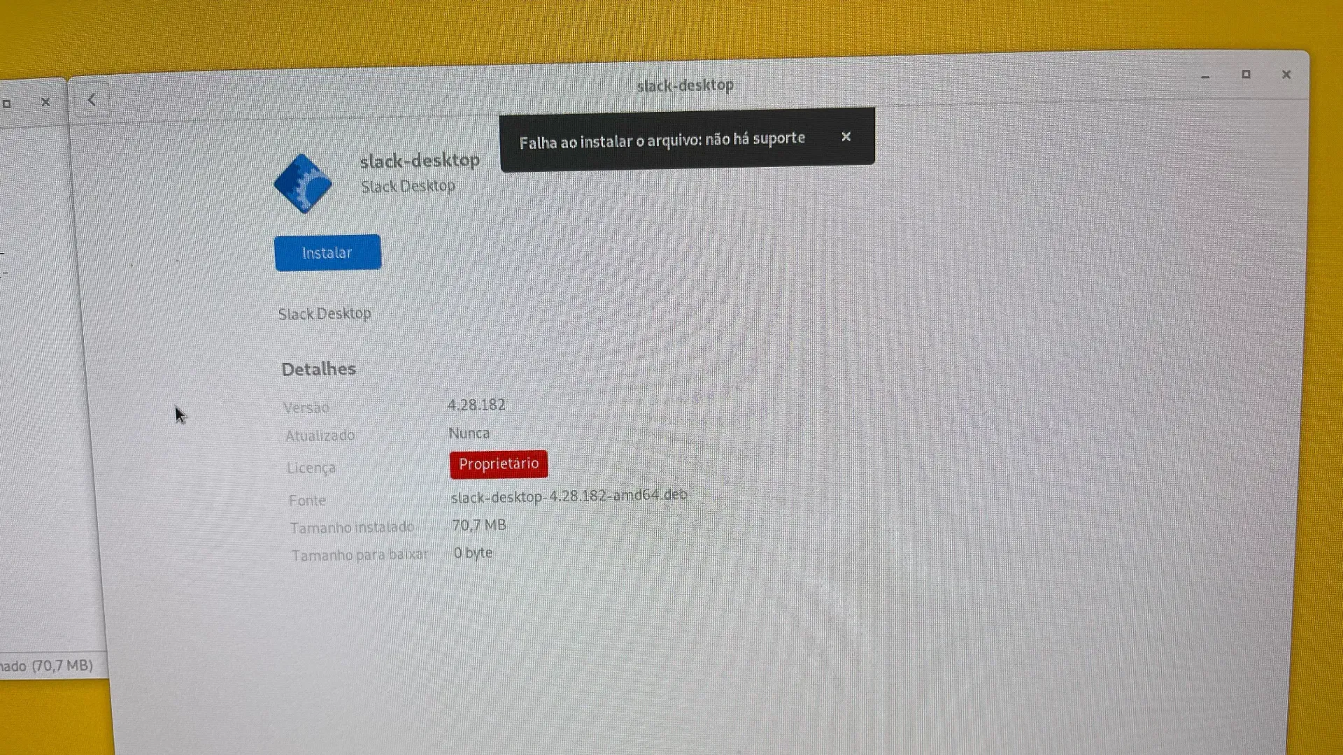 Foto da tela do Lenovo IdeaPad Gaming 3i com erro na instalação do programa Slack