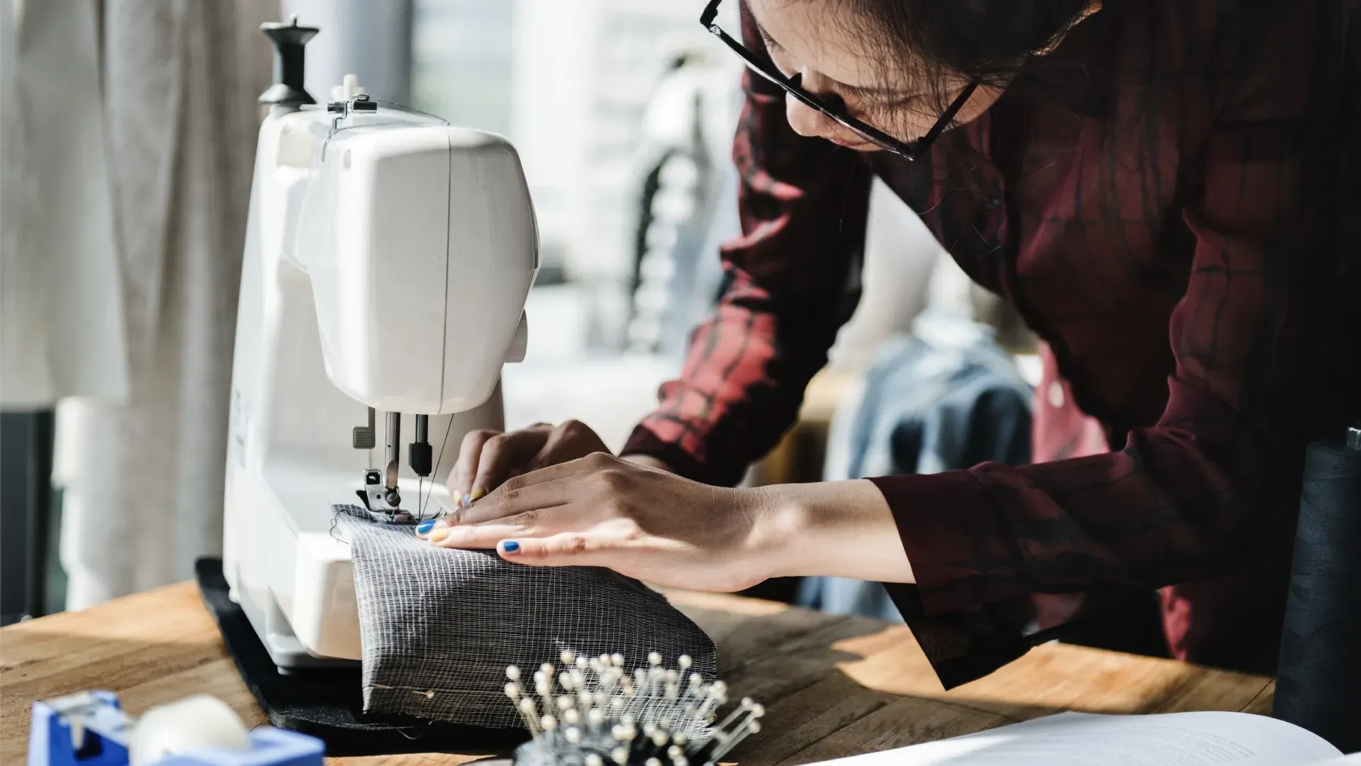 Mesa para Máquina de Costura Doméstica - Máquinas de Bordar e Máquinas de  Costura