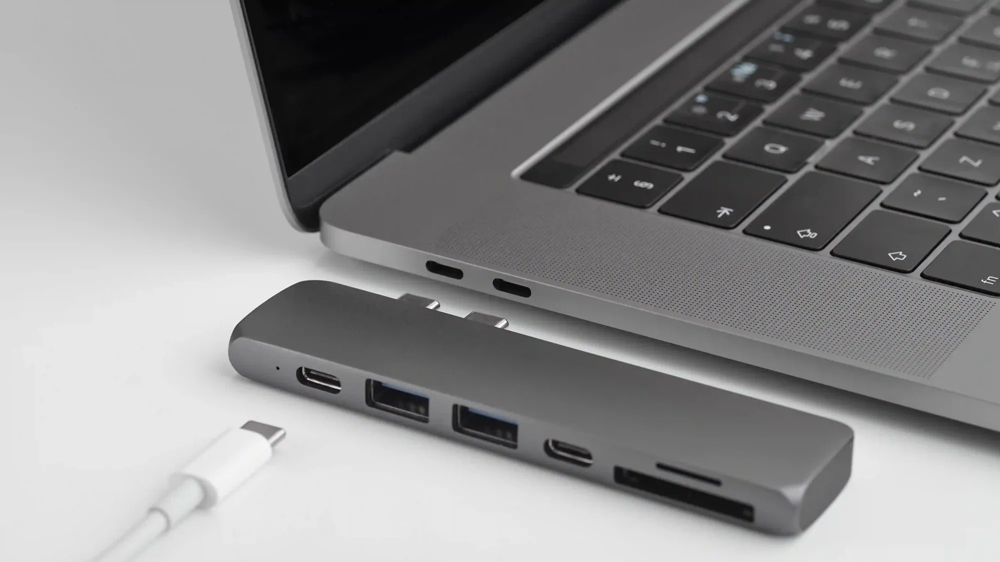 Hub Thunderbolt em um MacBook