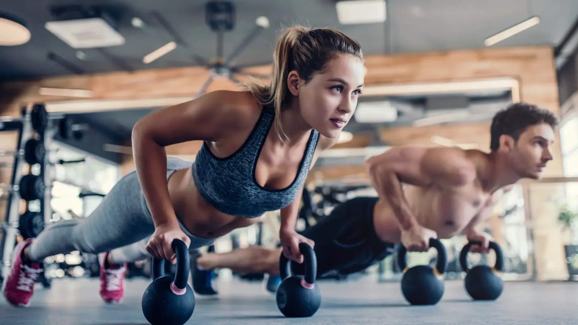 Como treinar para ganhar massa muscular? Treino de força para mulheres