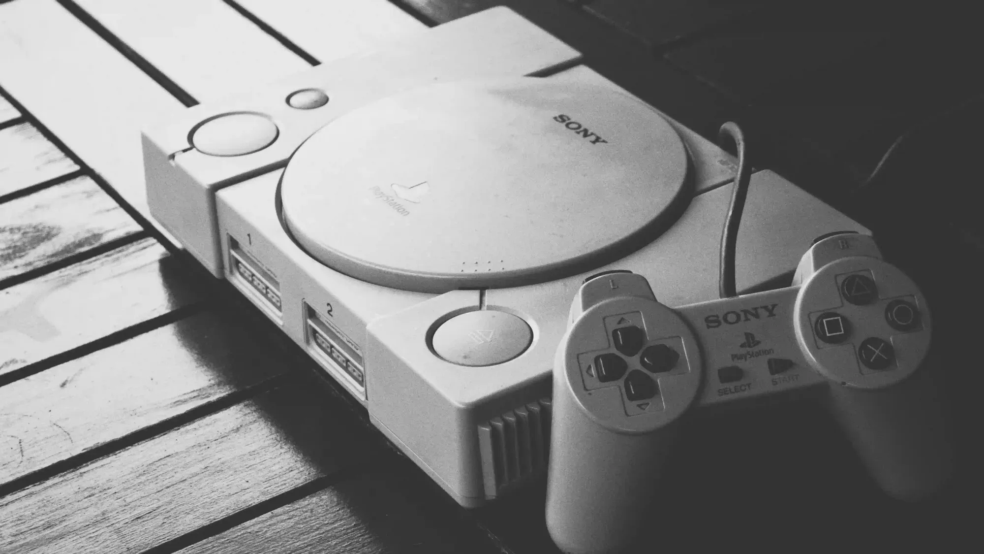 Console Playstation One - PS1 (1 controle original e 5 jogos) - Sebo dos  Games - 10 anos!