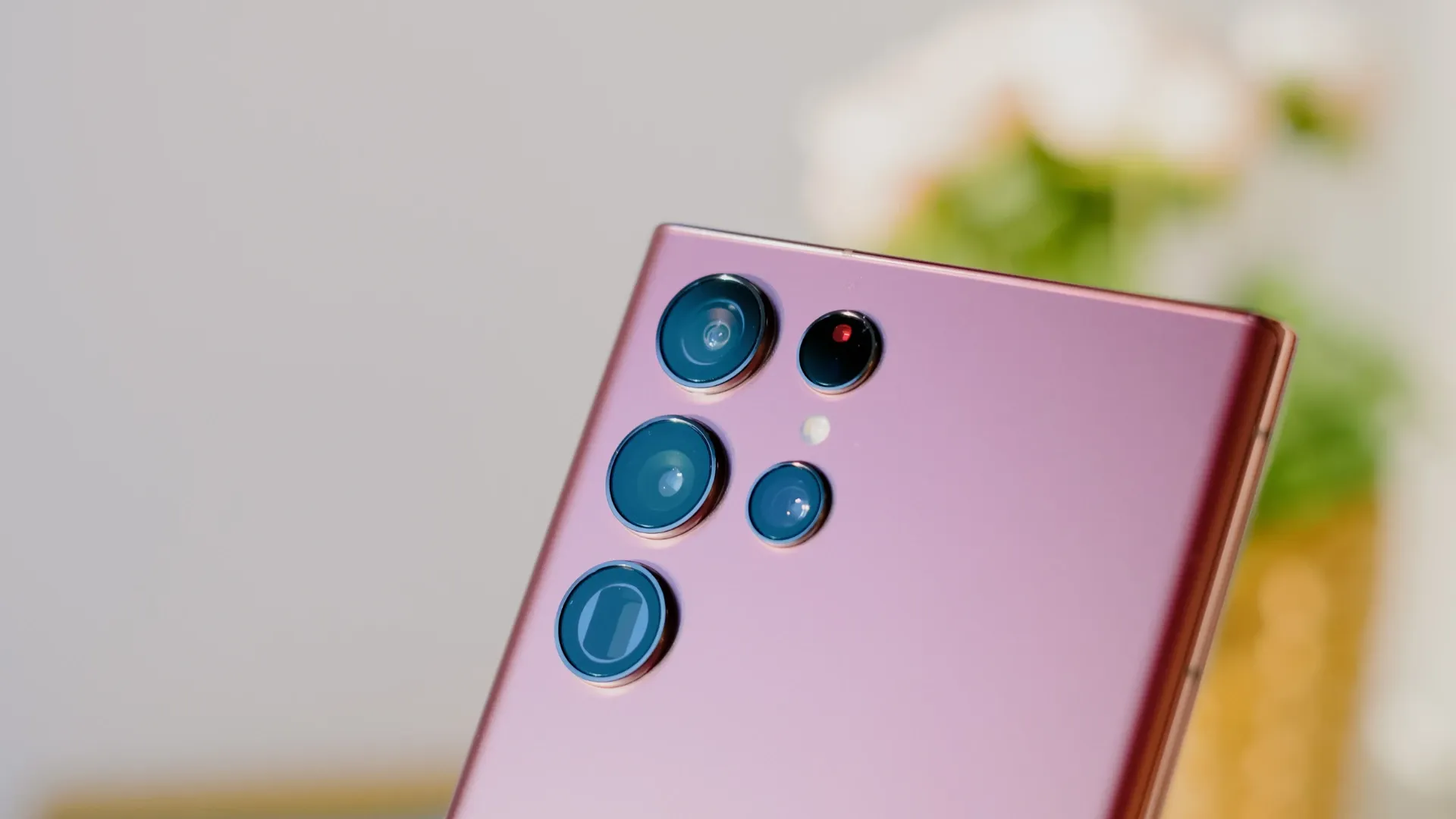 Imagem do conjunto de câmeras do celular Galaxy S22 Ultra
