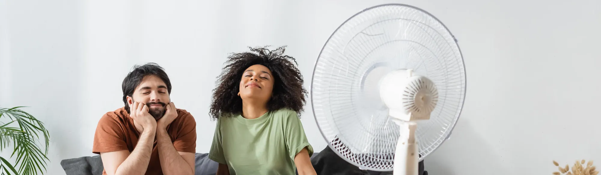 Capa do post: Como economizar energia no calor: 6 dicas para gastar menos no verão