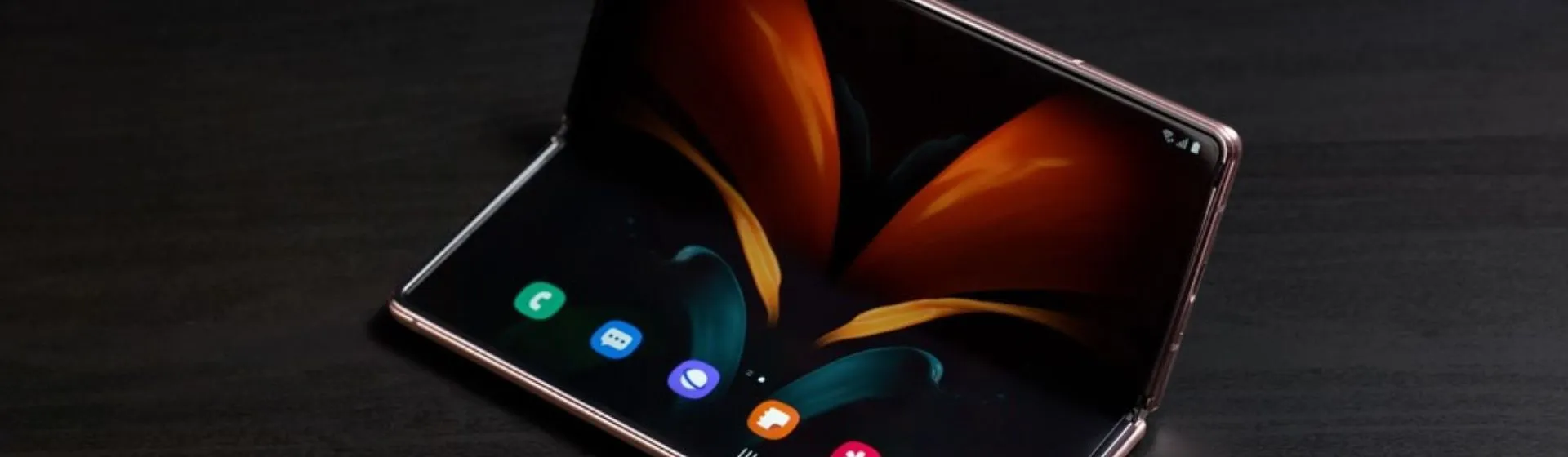 Capa do post: Galaxy Z Fold 2: celular dobrável da Samsung ainda vale a pena?