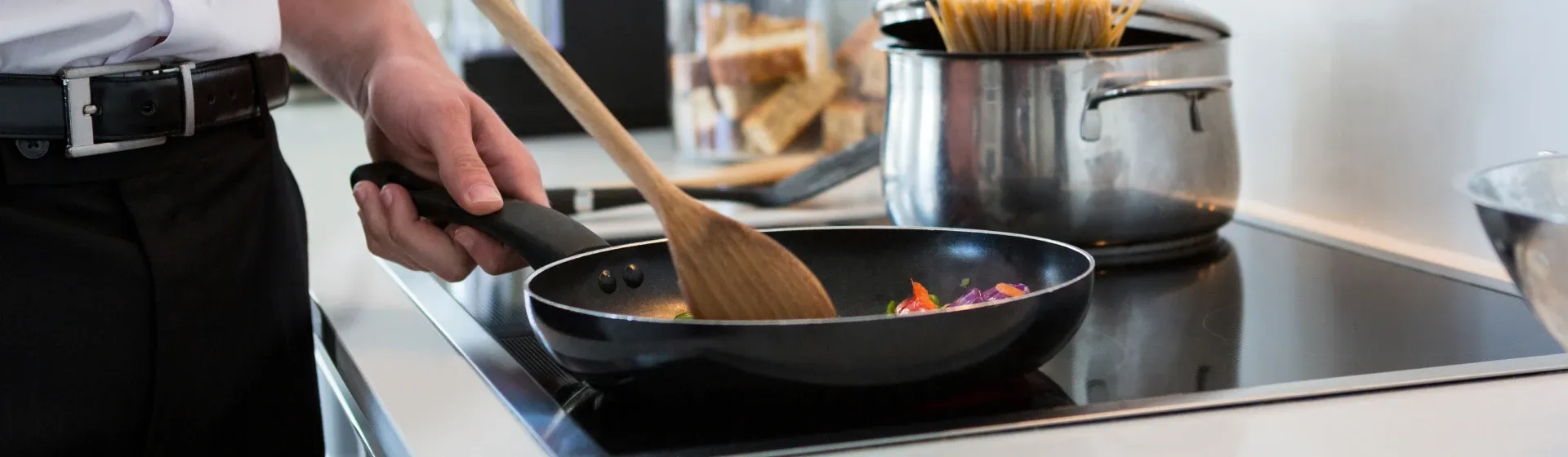Capa do post: 7 motivos para comprar um fogão de indução para sua cozinha