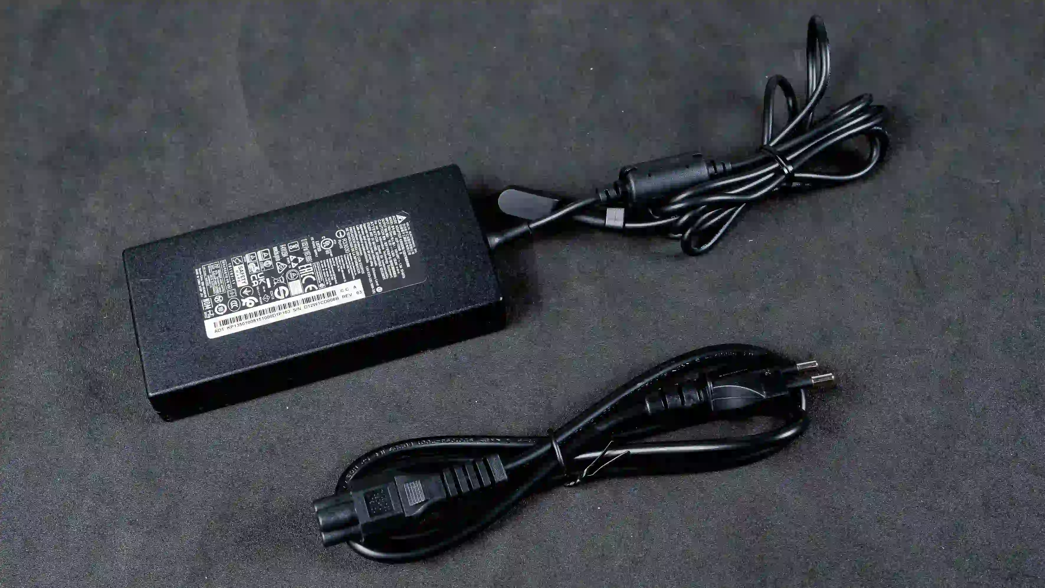 Carregador e fio do notebook