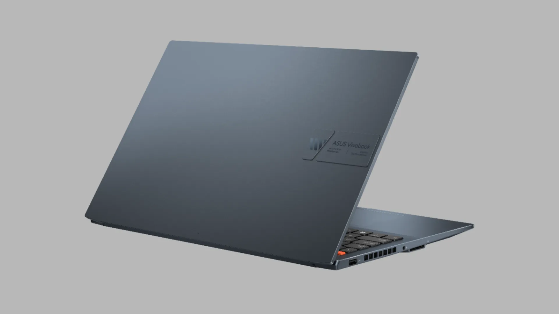 Foto do Asus Vivobook Pro 15 visto na diagonal