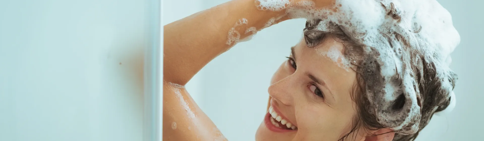 Capa do post: Shampoo OGX: 4 melhores opções da marca para os cabelos