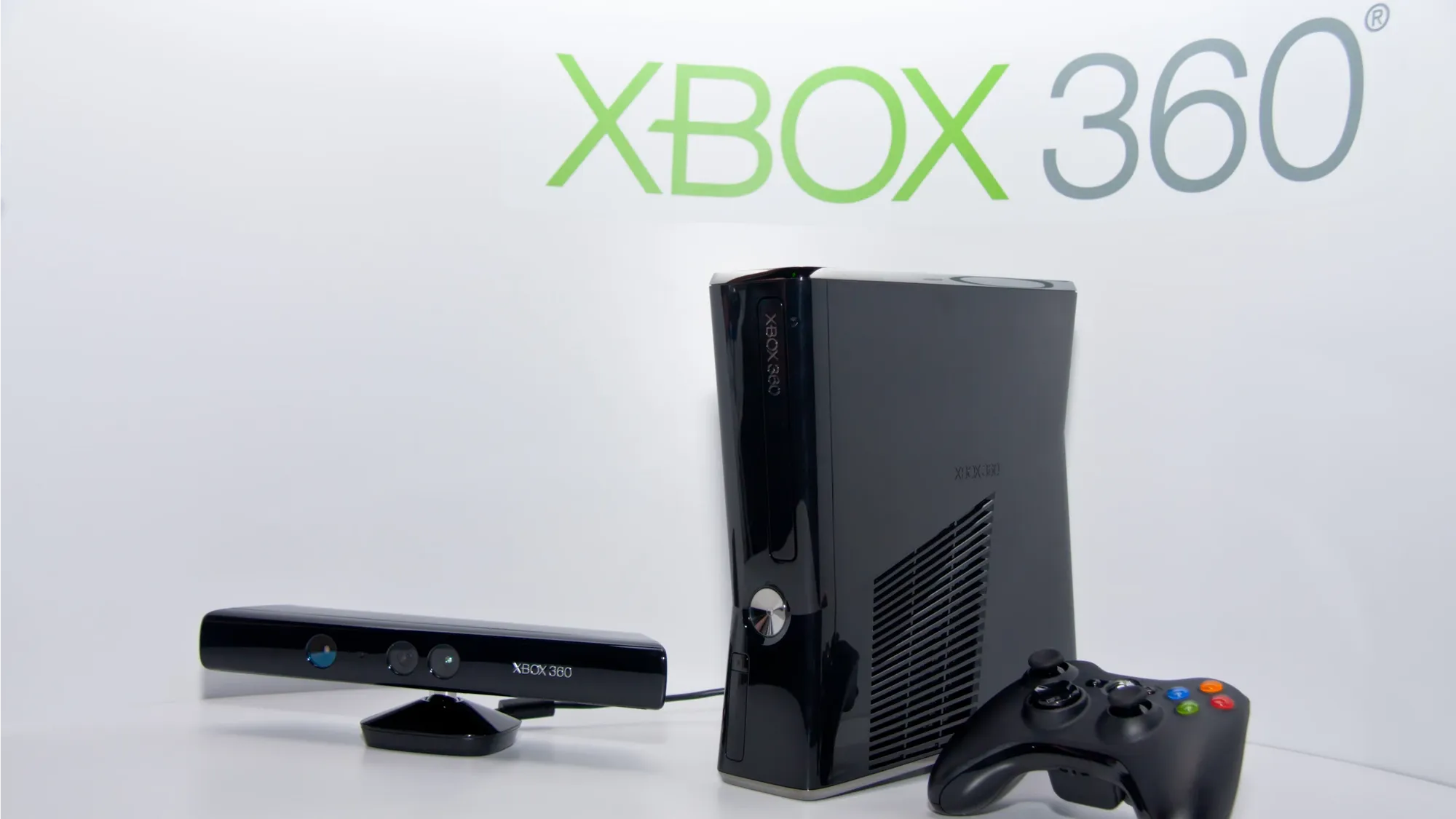 XBOX 360 SLIM DESTRAVADO COM 1 CONTROLE KINECT E 15 JOGOS : :  Games e Consoles