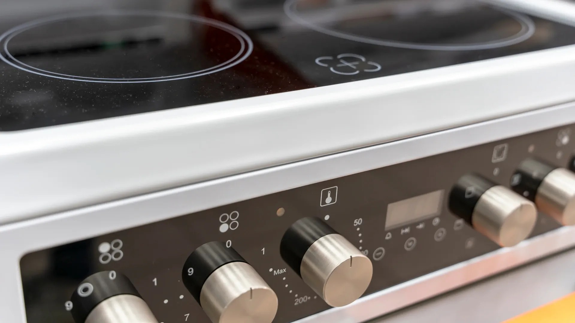 Um fogão moderno em destaque com acendimento automático