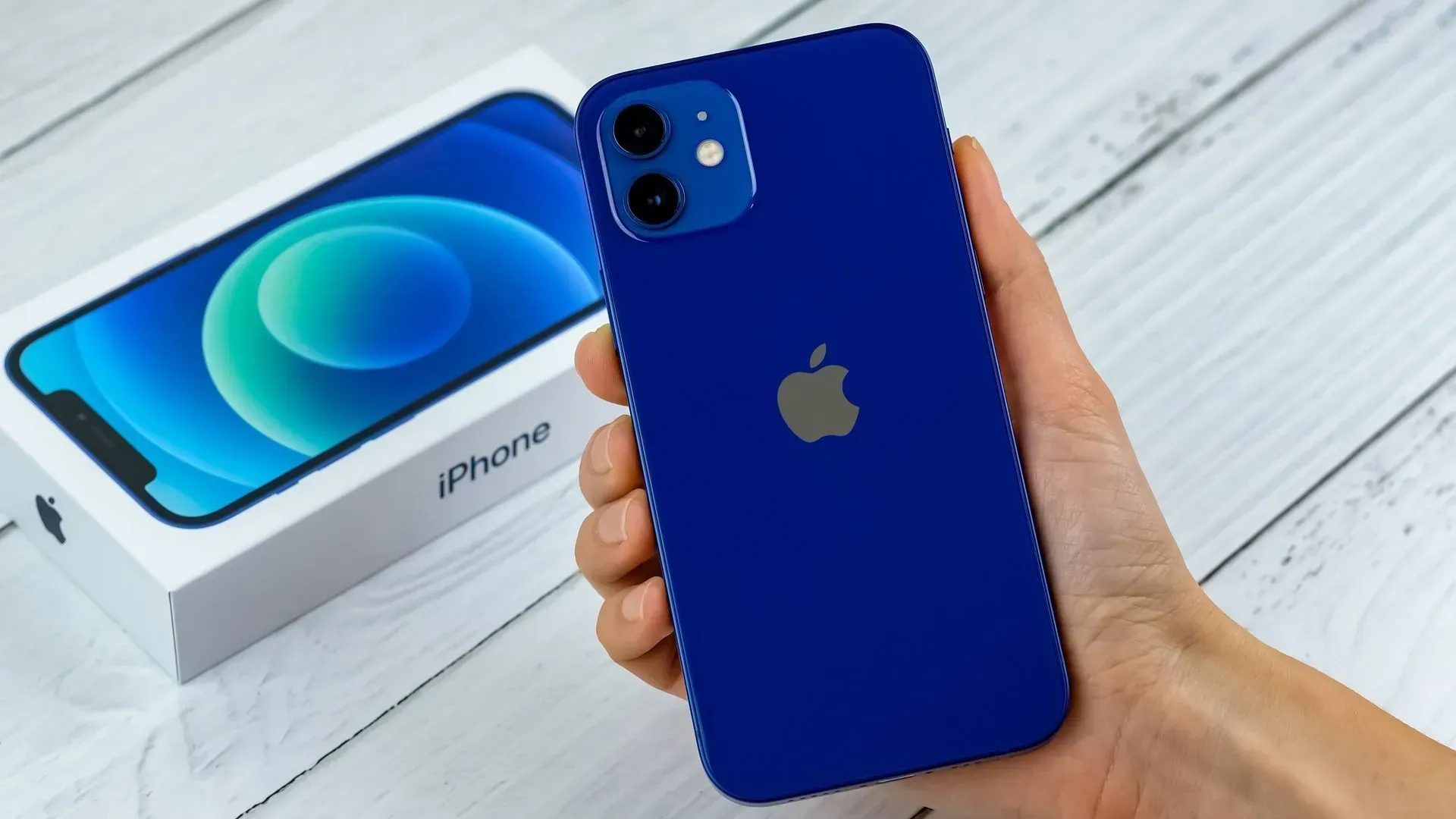 iPhone 12 vs iPhone 11: qual celular Apple vale mais a pena?