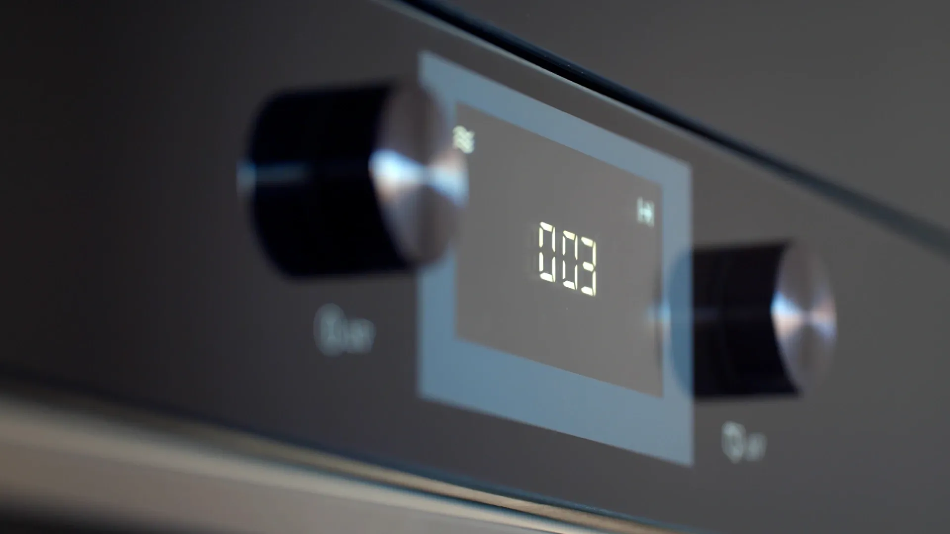 painel touch destacado em um modelo de fogão moderno