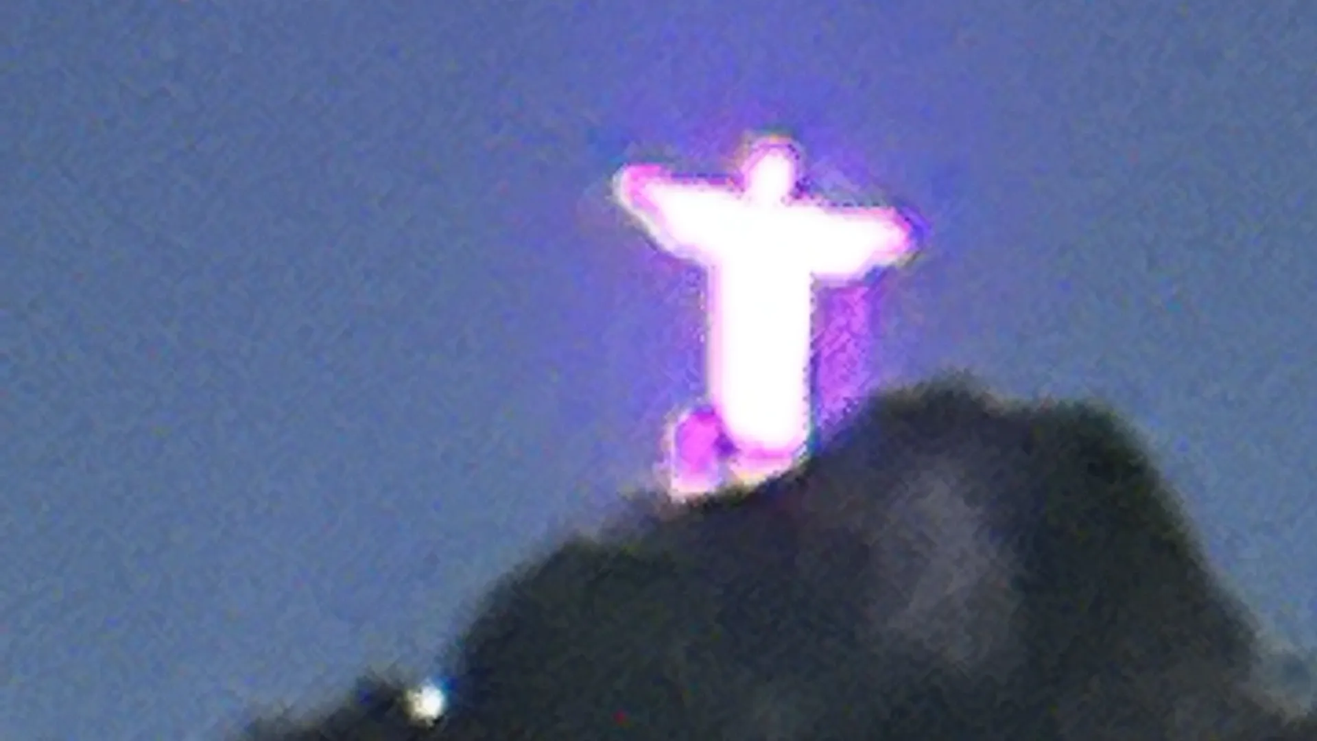 Fotos do Cristo Redendor feitas pelo iPhone 14 Pro Max sem zoom e com aumento progressivo do zoom (Fotos: Nicollas Bento)