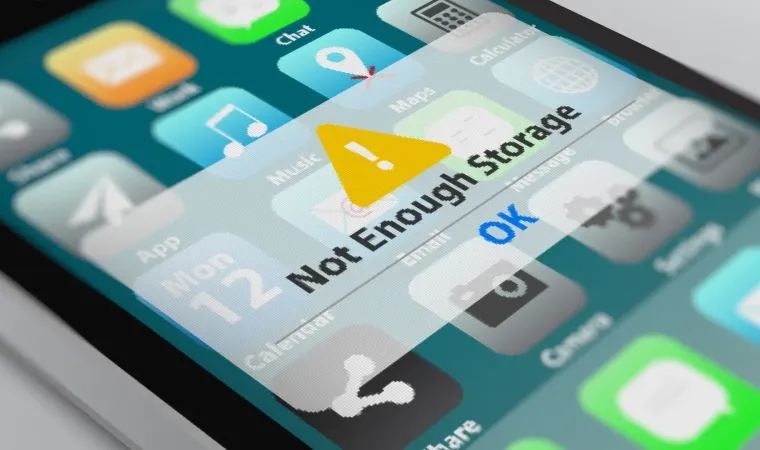 Notificação de falta de espaço de armazenamento em um iPhone