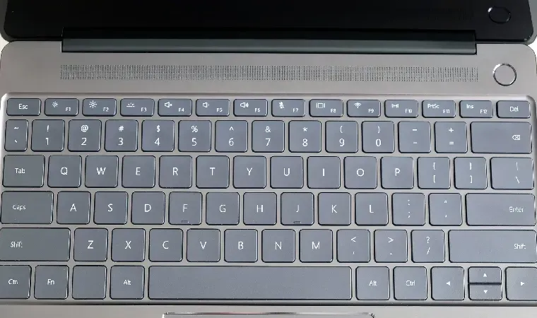 Imagem de um teclado do notebook para ilustrar as teclas de atalho
