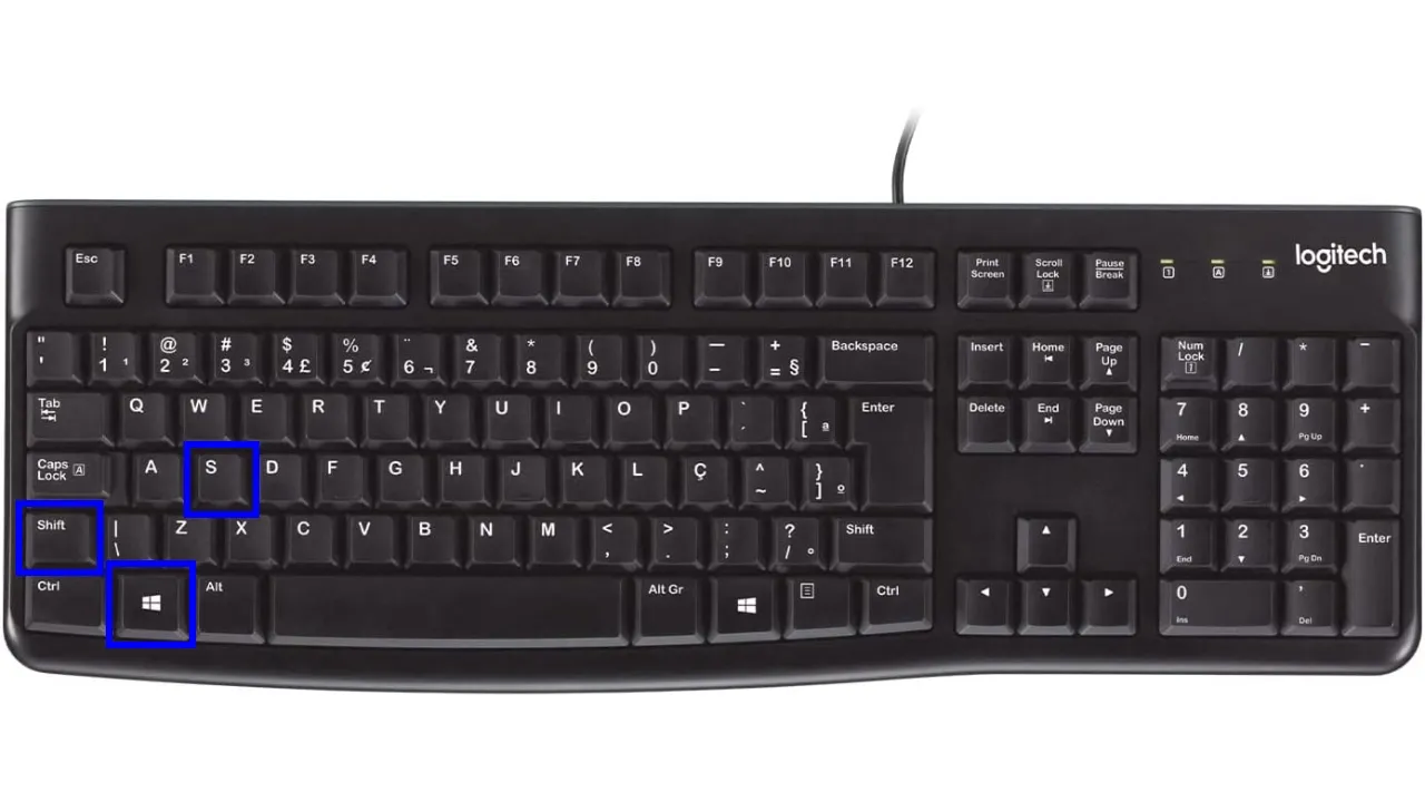 Imagem de um teclado da Logitech com as teclas Shift, Windows e S marcadas em azul