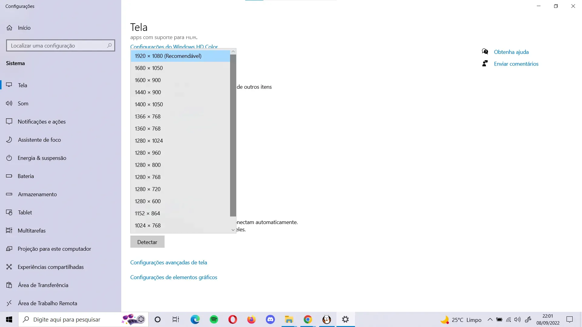 Print mostrando como ajustar a tela do PC utilizando as resoluções disponíveis na opção Resolução de tela, na aba Configuração de exibição.