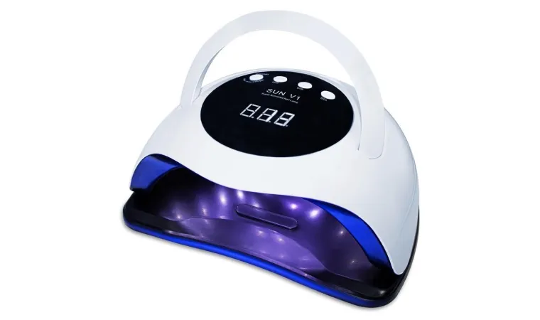 cabine de led ligada com os leds acesos.